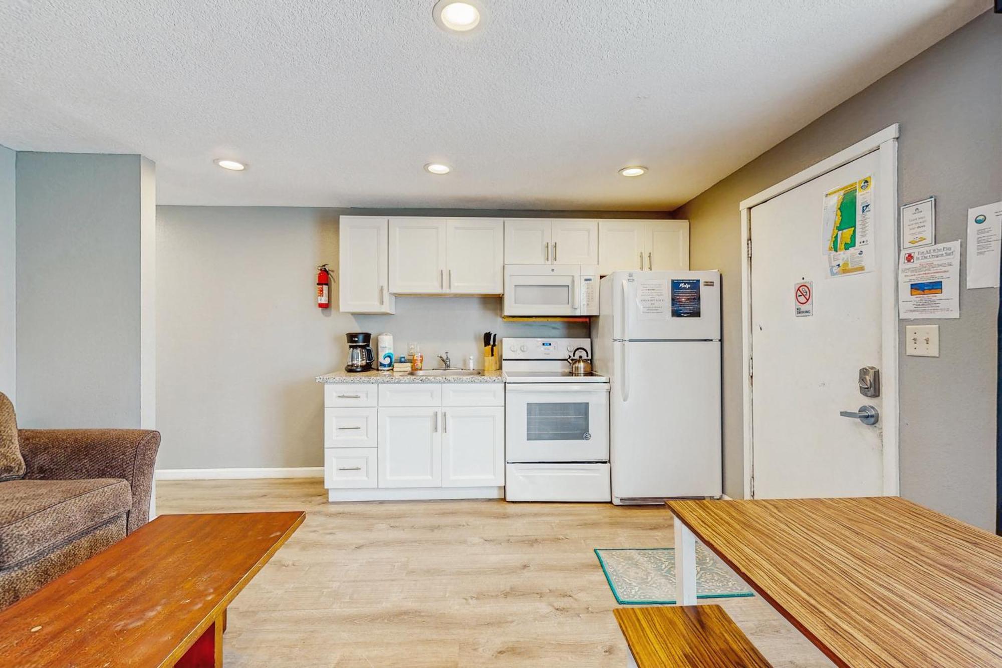 Sea Treasures Inn Rockaway Beach Room photo