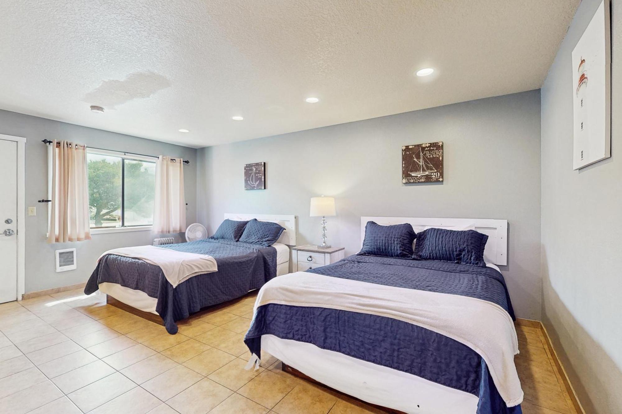 Sea Treasures Inn Rockaway Beach Room photo